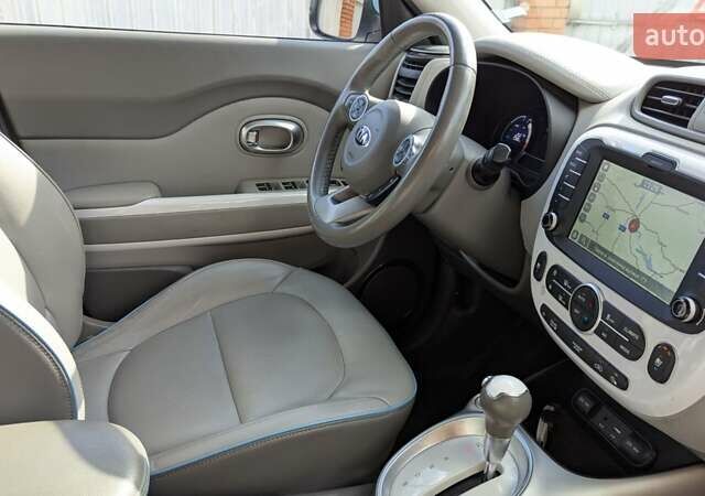 Киа Soul EV 2018 в Киеве на Automoto.ua Белый Киа Soul EV, объемом двигателя 0 л и пробегом 49 тыс. км за 12800 $, фото 22 на Automoto.ua