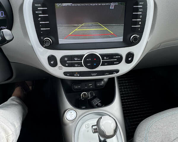 Белый Киа Soul EV, объемом двигателя 0 л и пробегом 168 тыс. км за 10700 $, фото 9 на Automoto.ua