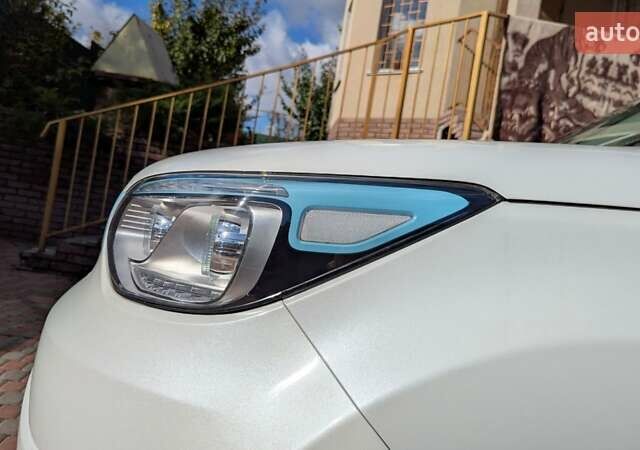 Киа Soul EV 2018 в Киеве на Automoto.ua Белый Киа Soul EV, объемом двигателя 0 л и пробегом 49 тыс. км за 12800 $, фото 2 на Automoto.ua