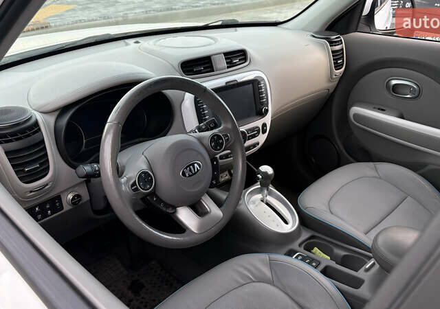 Белый Киа Soul EV, объемом двигателя 0 л и пробегом 167 тыс. км за 9900 $, фото 18 на Automoto.ua