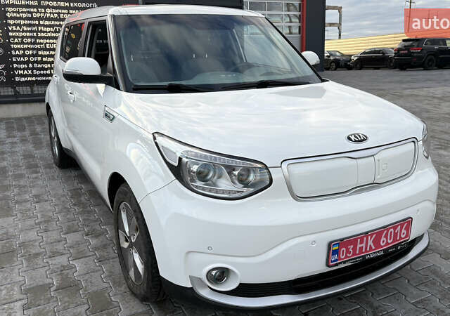 Белый Киа Soul EV, объемом двигателя 0 л и пробегом 167 тыс. км за 9900 $, фото 2 на Automoto.ua