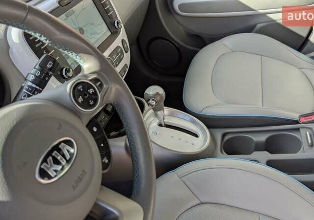 Киа Soul EV 2018 в Киеве на Automoto.ua Белый Киа Soul EV, объемом двигателя 0 л и пробегом 49 тыс. км за 12800 $, фото 12 на Automoto.ua