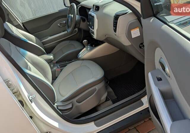 Киа Soul EV 2018 в Киеве на Automoto.ua Белый Киа Soul EV, объемом двигателя 0 л и пробегом 49 тыс. км за 12800 $, фото 20 на Automoto.ua