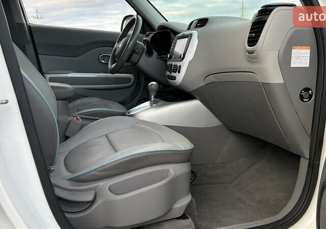 Белый Киа Soul EV, объемом двигателя 0 л и пробегом 167 тыс. км за 9900 $, фото 27 на Automoto.ua