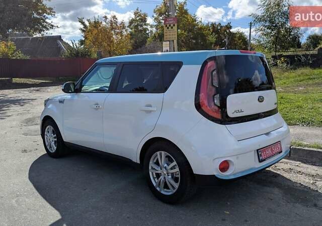 Киа Soul EV 2018 в Киеве на Automoto.ua Белый Киа Soul EV, объемом двигателя 0 л и пробегом 49 тыс. км за 12800 $, фото 11 на Automoto.ua