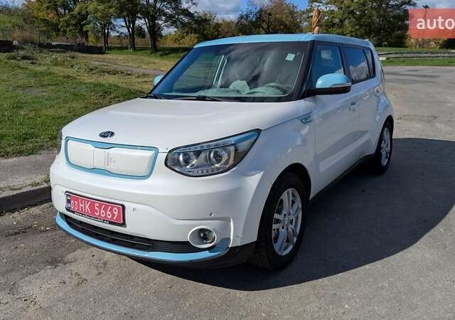 Киа Soul EV 2018 в Киеве на Automoto.ua Белый Киа Soul EV, объемом двигателя 0 л и пробегом 49 тыс. км за 12800 $, фото 6 на Automoto.ua