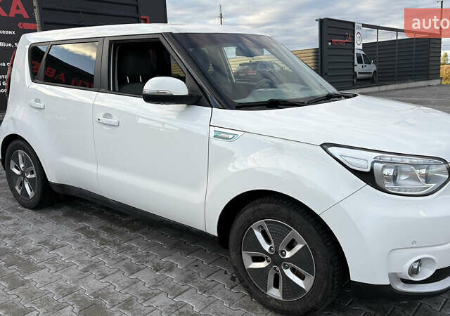 Белый Киа Soul EV, объемом двигателя 0 л и пробегом 167 тыс. км за 9900 $, фото 3 на Automoto.ua
