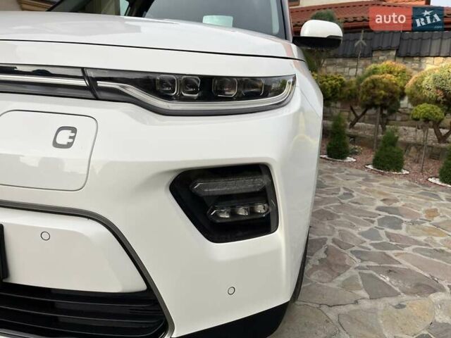 Белый Киа Soul EV, объемом двигателя 0 л и пробегом 60 тыс. км за 19400 $, фото 20 на Automoto.ua