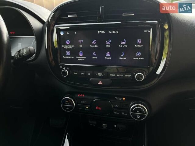 Белый Киа Soul EV, объемом двигателя 0 л и пробегом 60 тыс. км за 19400 $, фото 40 на Automoto.ua