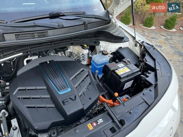 Белый Киа Soul EV, объемом двигателя 0 л и пробегом 60 тыс. км за 19400 $, фото 54 на Automoto.ua