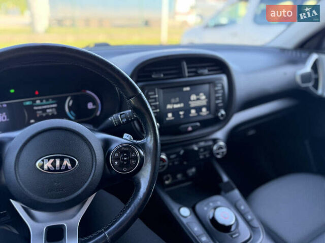 Белый Киа Soul EV, объемом двигателя 0 л и пробегом 153 тыс. км за 13500 $, фото 11 на Automoto.ua