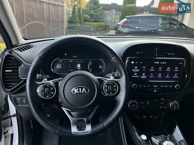 Белый Киа Soul EV, объемом двигателя 0 л и пробегом 60 тыс. км за 19400 $, фото 56 на Automoto.ua