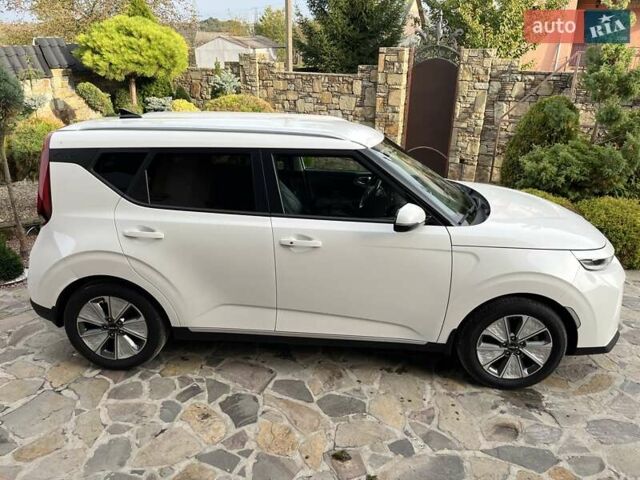 Белый Киа Soul EV, объемом двигателя 0 л и пробегом 60 тыс. км за 19400 $, фото 5 на Automoto.ua