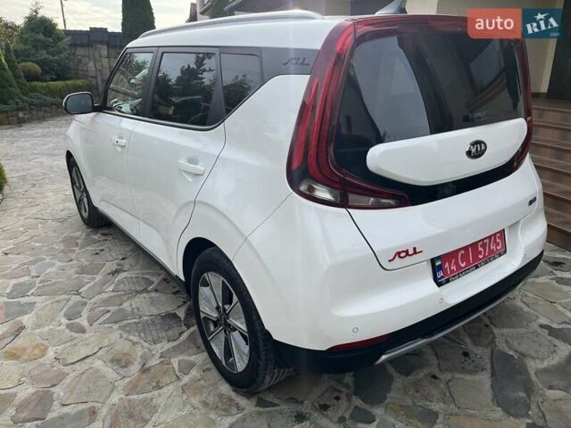 Белый Киа Soul EV, объемом двигателя 0 л и пробегом 60 тыс. км за 19400 $, фото 7 на Automoto.ua