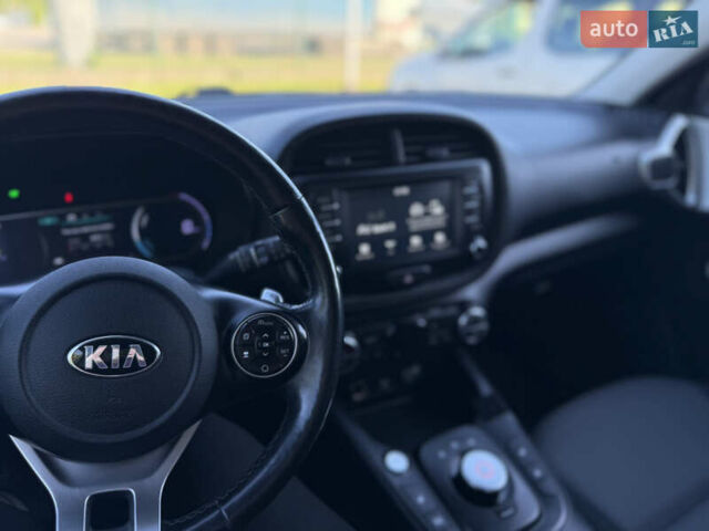 Белый Киа Soul EV, объемом двигателя 0 л и пробегом 153 тыс. км за 13500 $, фото 7 на Automoto.ua
