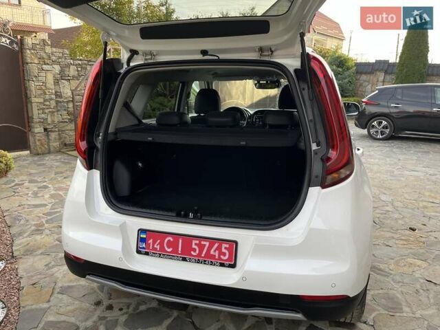 Белый Киа Soul EV, объемом двигателя 0 л и пробегом 60 тыс. км за 19400 $, фото 42 на Automoto.ua