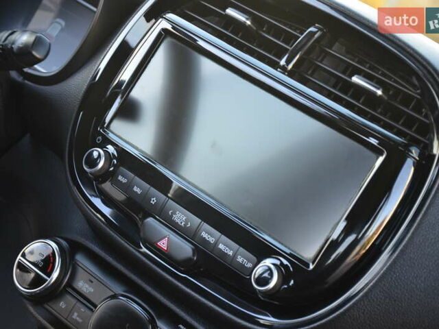 Білий Кіа Soul EV, об'ємом двигуна 0 л та пробігом 78 тис. км за 15950 $, фото 63 на Automoto.ua