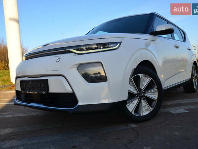 Білий Кіа Soul EV, об'ємом двигуна 0 л та пробігом 78 тис. км за 15950 $, фото 5 на Automoto.ua