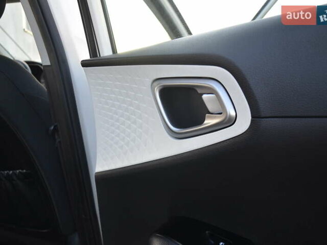 Білий Кіа Soul EV, об'ємом двигуна 0 л та пробігом 78 тис. км за 15950 $, фото 57 на Automoto.ua