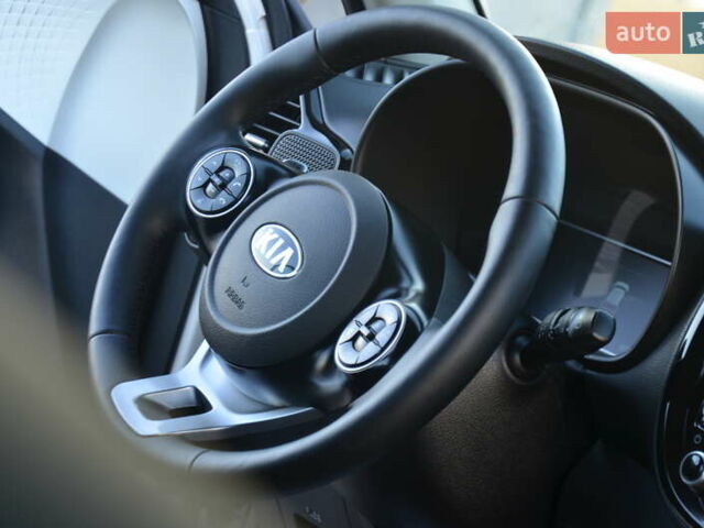 Білий Кіа Soul EV, об'ємом двигуна 0 л та пробігом 78 тис. км за 15950 $, фото 62 на Automoto.ua