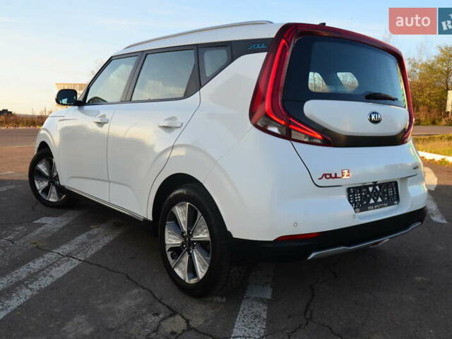 Білий Кіа Soul EV, об'ємом двигуна 0 л та пробігом 78 тис. км за 15950 $, фото 27 на Automoto.ua
