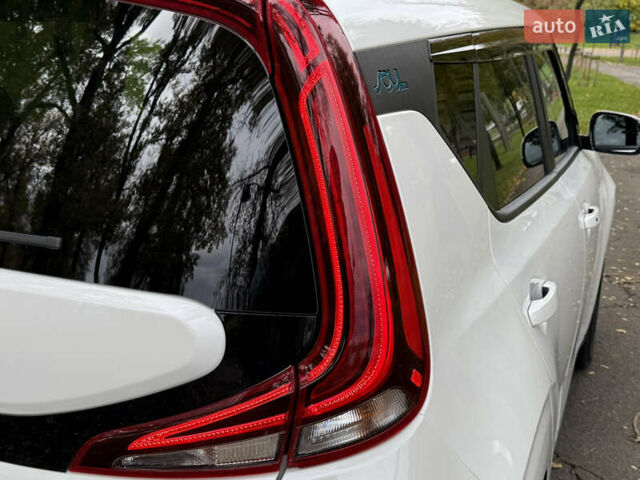 Киа Soul EV 2022 в Киеве на Automoto.ua Белый Киа Soul EV, объемом двигателя 0 л и пробегом 54 тыс. км за 22000 $, фото 9 на Automoto.ua