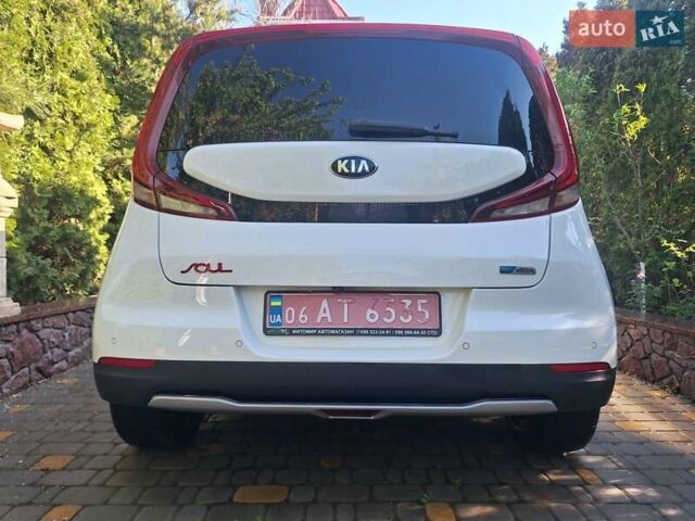 Білий Кіа Soul EV, об'ємом двигуна 0 л та пробігом 99 тис. км за 17650 $, фото 5 на Automoto.ua