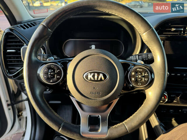 Белый Киа Soul EV, объемом двигателя 0 л и пробегом 80 тыс. км за 18999 $, фото 32 на Automoto.ua