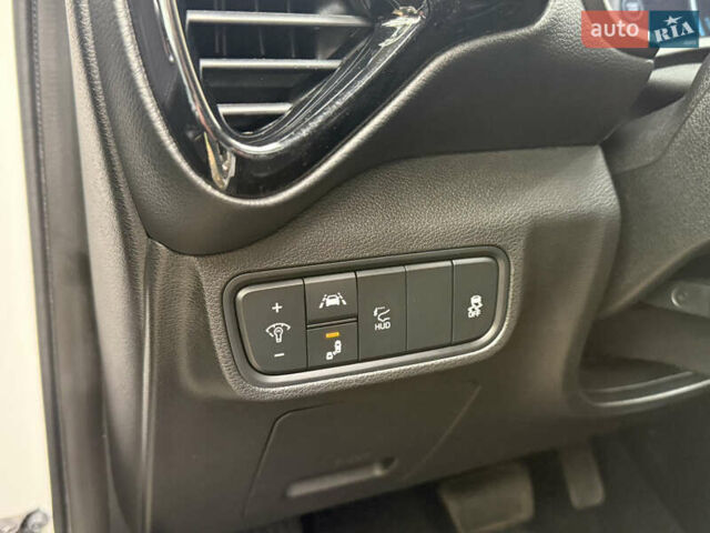 Киа Soul EV 2022 в Киеве на Automoto.ua Белый Киа Soul EV, объемом двигателя 0 л и пробегом 54 тыс. км за 22000 $, фото 20 на Automoto.ua