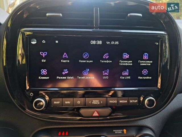 Білий Кіа Soul EV, об'ємом двигуна 0 л та пробігом 99 тис. км за 17650 $, фото 21 на Automoto.ua
