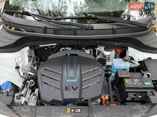 Киа Soul EV 2022 в Киеве на Automoto.ua Белый Киа Soul EV, объемом двигателя 0 л и пробегом 54 тыс. км за 22000 $, фото 16 на Automoto.ua