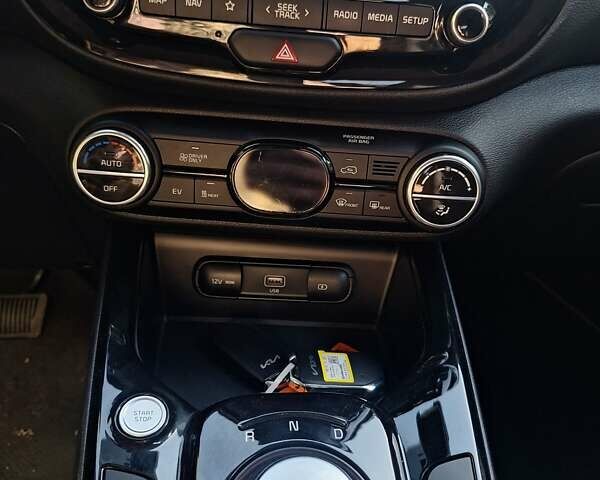 Білий Кіа Soul EV, об'ємом двигуна 0 л та пробігом 99 тис. км за 17650 $, фото 19 на Automoto.ua