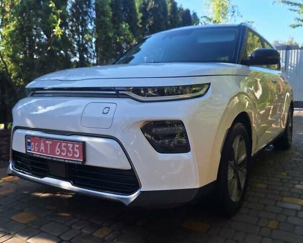 Білий Кіа Soul EV, об'ємом двигуна 0 л та пробігом 99 тис. км за 17650 $, фото 7 на Automoto.ua