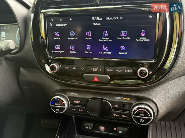 Киа Soul EV 2022 в Киеве на Automoto.ua Белый Киа Soul EV, объемом двигателя 0 л и пробегом 54 тыс. км за 22000 $, фото 30 на Automoto.ua