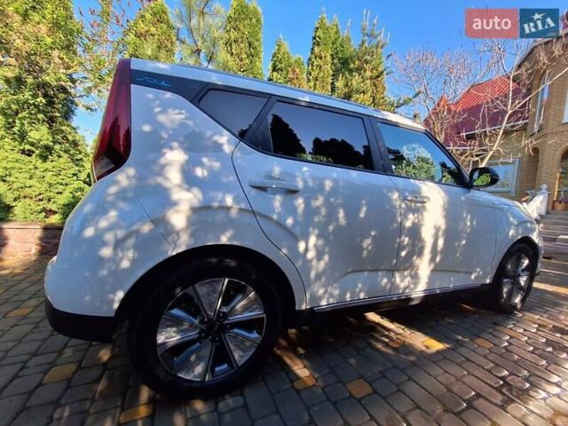 Білий Кіа Soul EV, об'ємом двигуна 0 л та пробігом 99 тис. км за 17650 $, фото 10 на Automoto.ua
