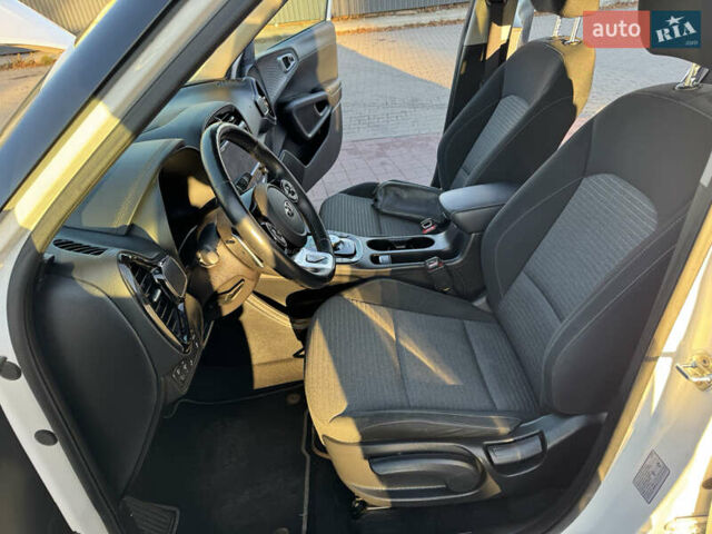 Белый Киа Soul EV, объемом двигателя 0 л и пробегом 80 тыс. км за 18999 $, фото 14 на Automoto.ua