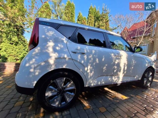 Білий Кіа Soul EV, об'ємом двигуна 0 л та пробігом 99 тис. км за 17650 $, фото 11 на Automoto.ua
