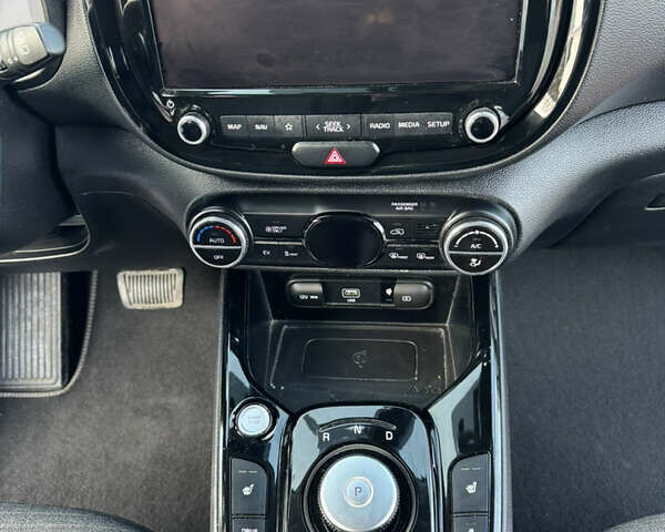 Белый Киа Soul EV, объемом двигателя 0 л и пробегом 80 тыс. км за 18999 $, фото 26 на Automoto.ua