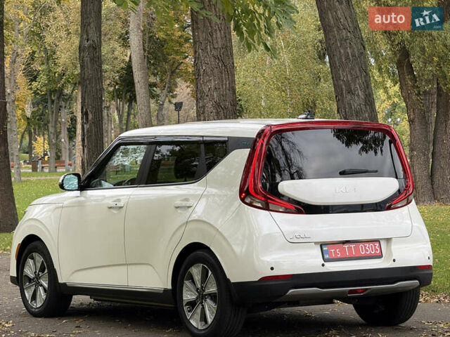 Киа Soul EV 2022 в Киеве на Automoto.ua Белый Киа Soul EV, объемом двигателя 0 л и пробегом 54 тыс. км за 22000 $, фото 4 на Automoto.ua