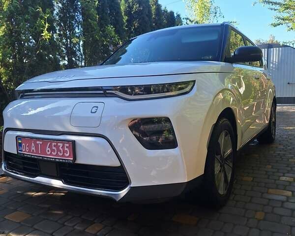 Білий Кіа Soul EV, об'ємом двигуна 0 л та пробігом 99 тис. км за 17650 $, фото 4 на Automoto.ua