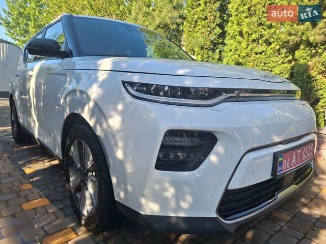 Білий Кіа Soul EV, об'ємом двигуна 0 л та пробігом 99 тис. км за 17650 $, фото 6 на Automoto.ua