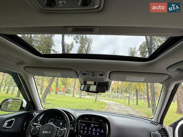 Киа Soul EV 2022 в Киеве на Automoto.ua Белый Киа Soul EV, объемом двигателя 0 л и пробегом 54 тыс. км за 22000 $, фото 25 на Automoto.ua