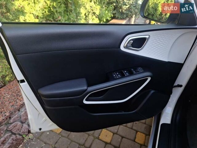 Білий Кіа Soul EV, об'ємом двигуна 0 л та пробігом 99 тис. км за 17650 $, фото 9 на Automoto.ua