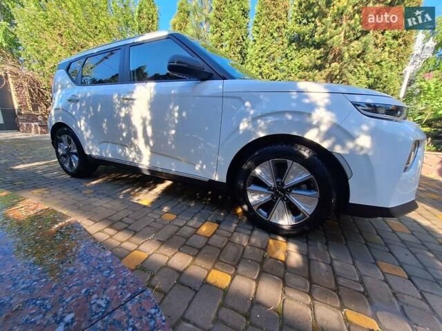 Білий Кіа Soul EV, об'ємом двигуна 0 л та пробігом 99 тис. км за 17650 $, фото 13 на Automoto.ua
