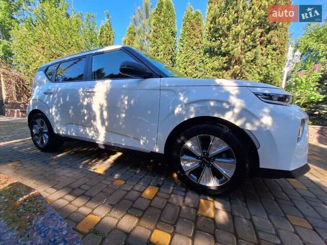 Білий Кіа Soul EV, об'ємом двигуна 0 л та пробігом 99 тис. км за 17650 $, фото 8 на Automoto.ua