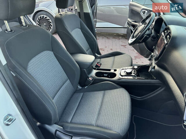 Белый Киа Soul EV, объемом двигателя 0 л и пробегом 80 тыс. км за 18999 $, фото 24 на Automoto.ua