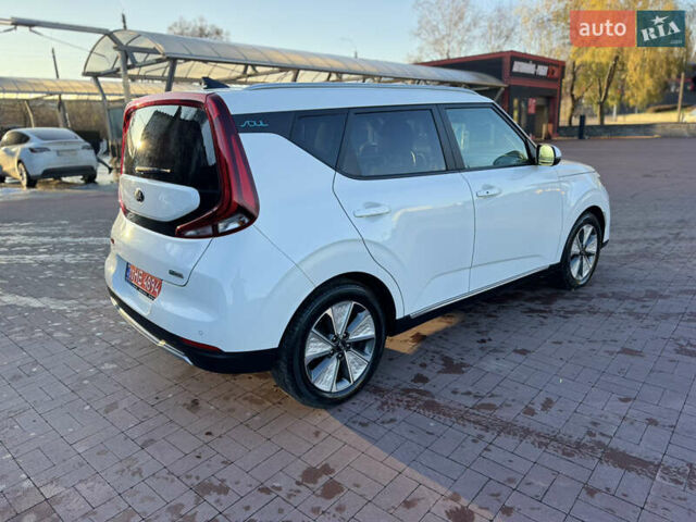 Белый Киа Soul EV, объемом двигателя 0 л и пробегом 80 тыс. км за 18999 $, фото 7 на Automoto.ua
