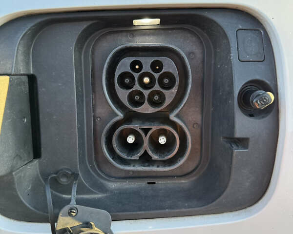 Белый Киа Soul EV, объемом двигателя 0 л и пробегом 80 тыс. км за 18999 $, фото 12 на Automoto.ua