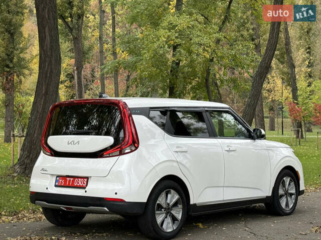 Киа Soul EV 2022 в Киеве на Automoto.ua Белый Киа Soul EV, объемом двигателя 0 л и пробегом 54 тыс. км за 22000 $, фото 8 на Automoto.ua