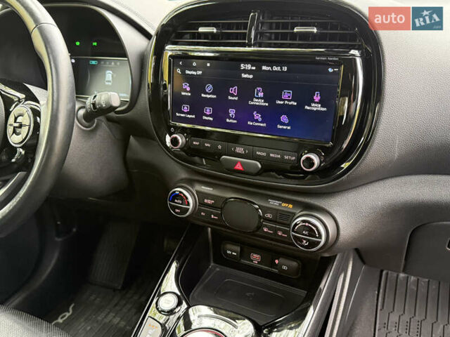 Киа Soul EV 2022 в Киеве на Automoto.ua Белый Киа Soul EV, объемом двигателя 0 л и пробегом 54 тыс. км за 22000 $, фото 32 на Automoto.ua